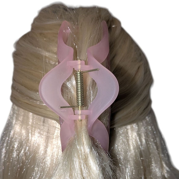 🍁 3/$15 Boutique Triangle Claw Hair Clip - Picture 2 of 6